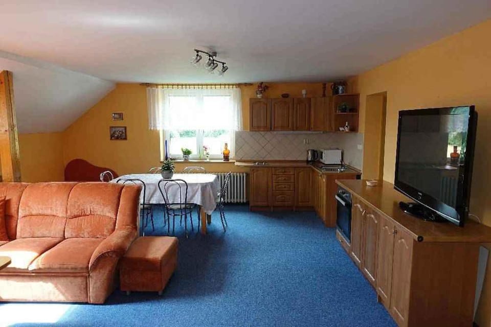 TV and multimedia, Seating area, Dining area, microwave