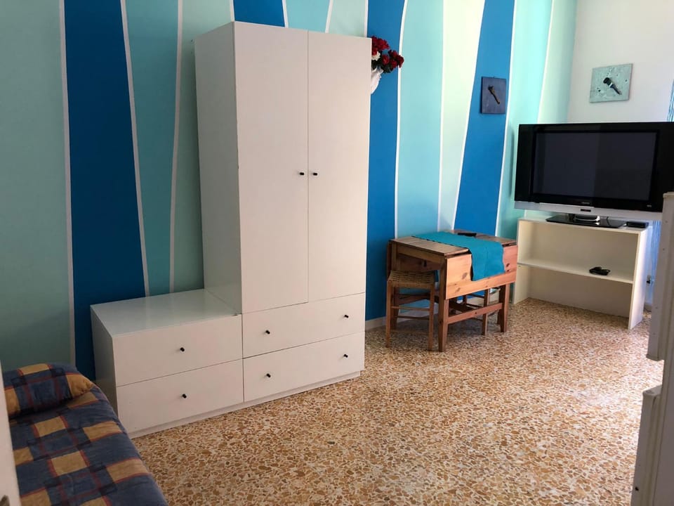 TV and multimedia, wardrobe