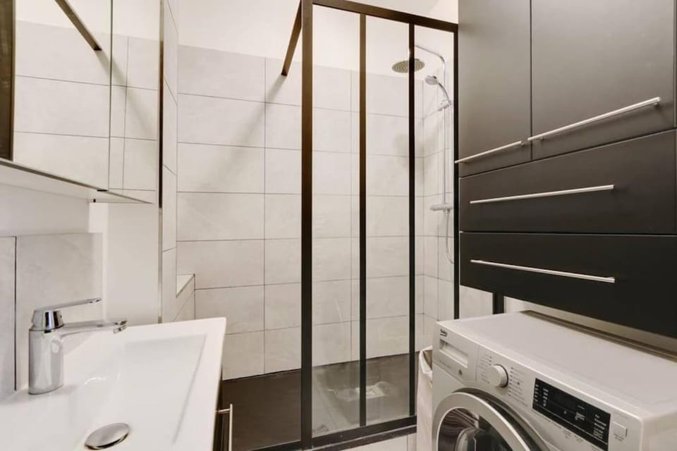Shower, Bathroom, washing machine