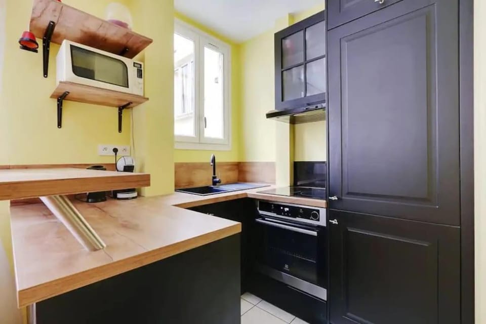 Kitchen or kitchenette, stove