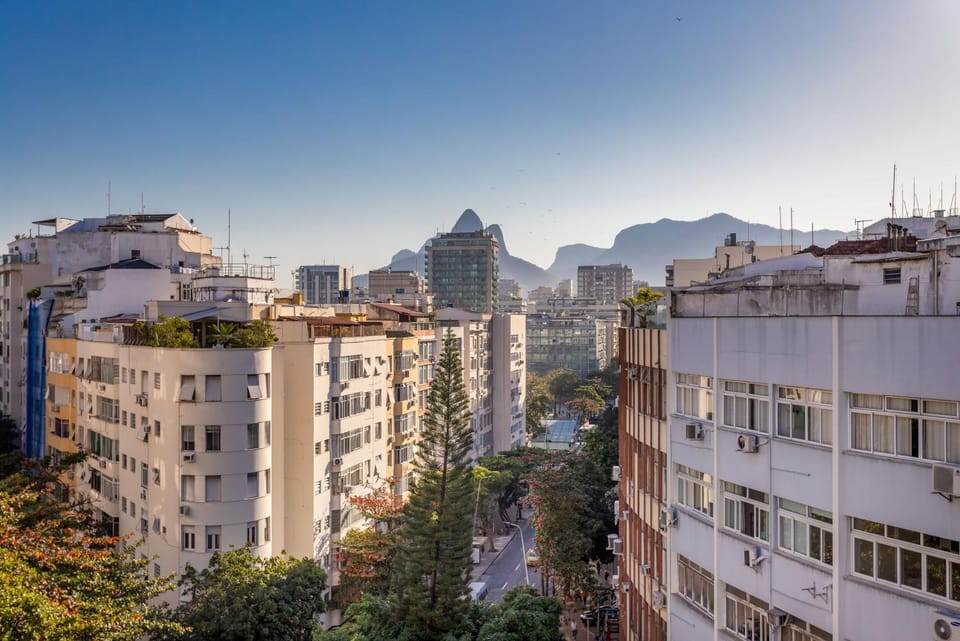 Day, Neighbourhood, City view, Mountain view, Street view, Location