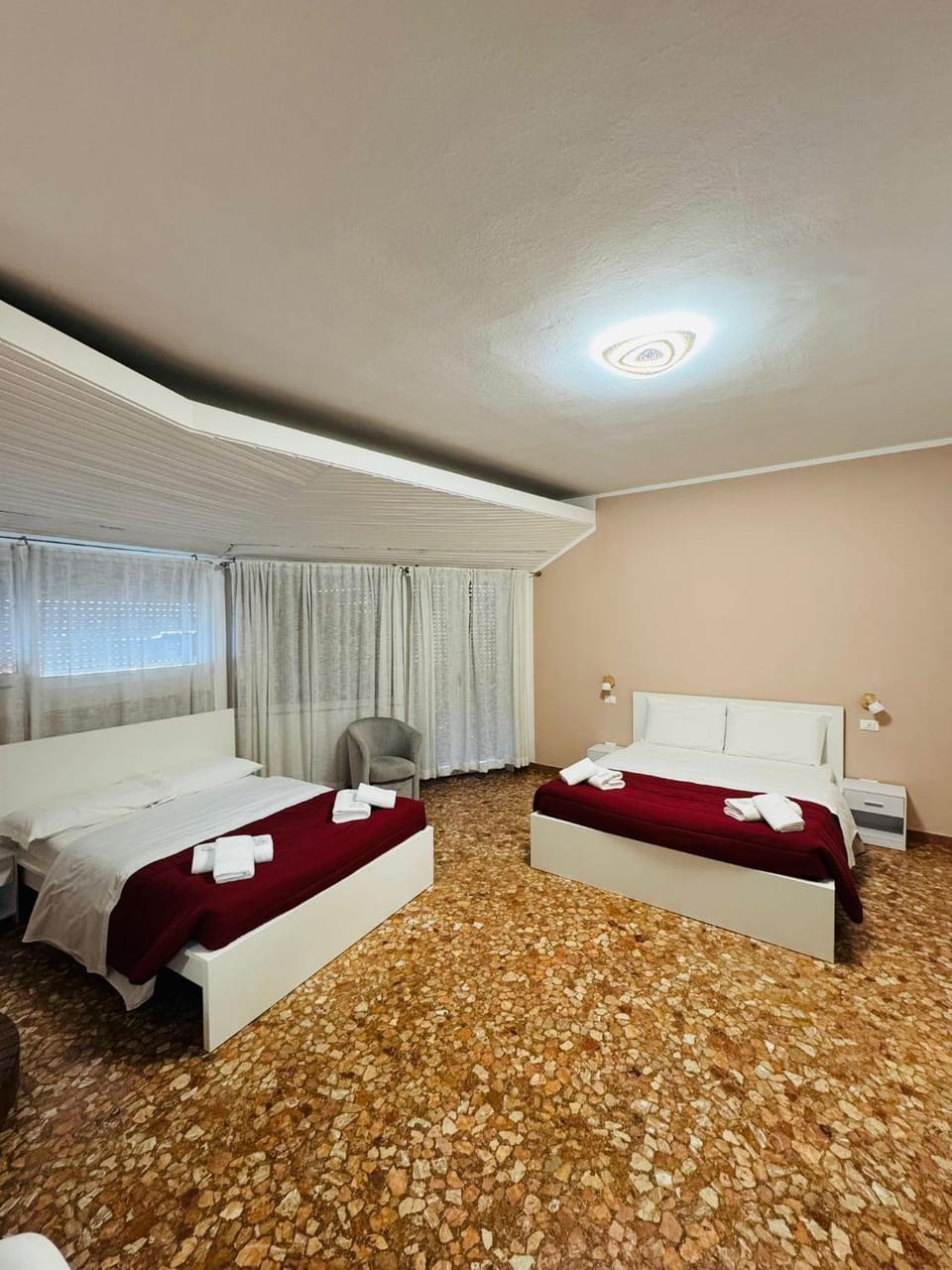 Bed, Photo of the whole room, Bedroom, towels