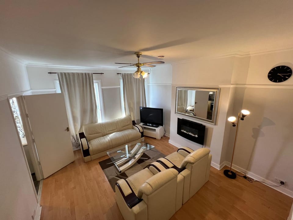 Cozy Spacious Flat Apartment in Croydon
