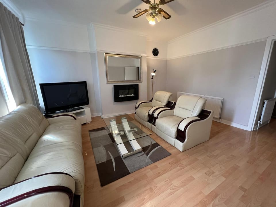 Cozy Spacious Flat Apartment in Croydon