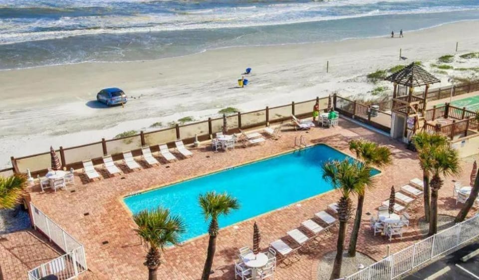 Day, Natural landscape, Beach, Sea view, Swimming pool, sunbed