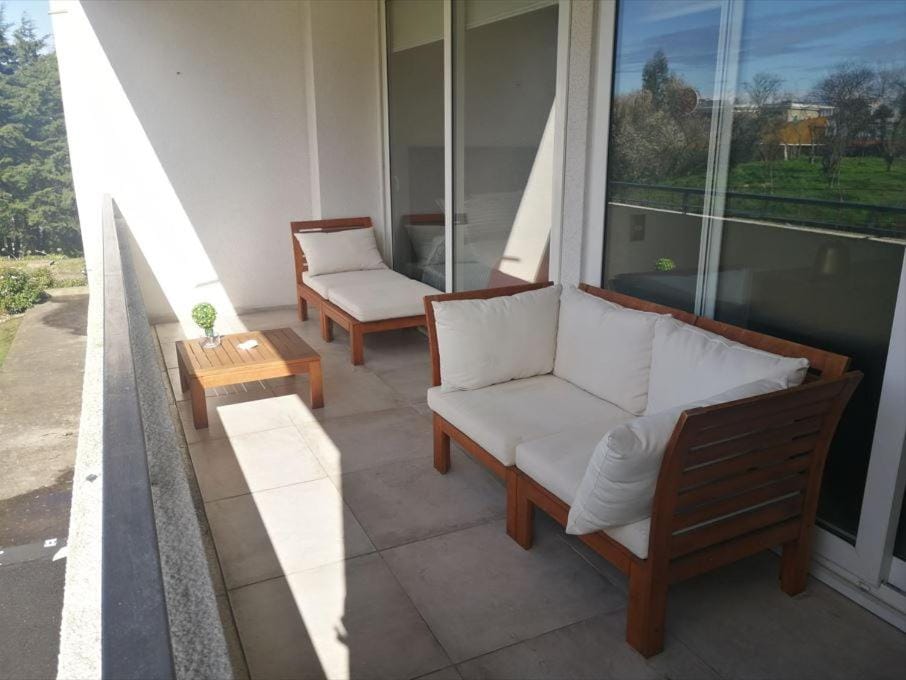 Patio, Day, Balcony/Terrace, furniture