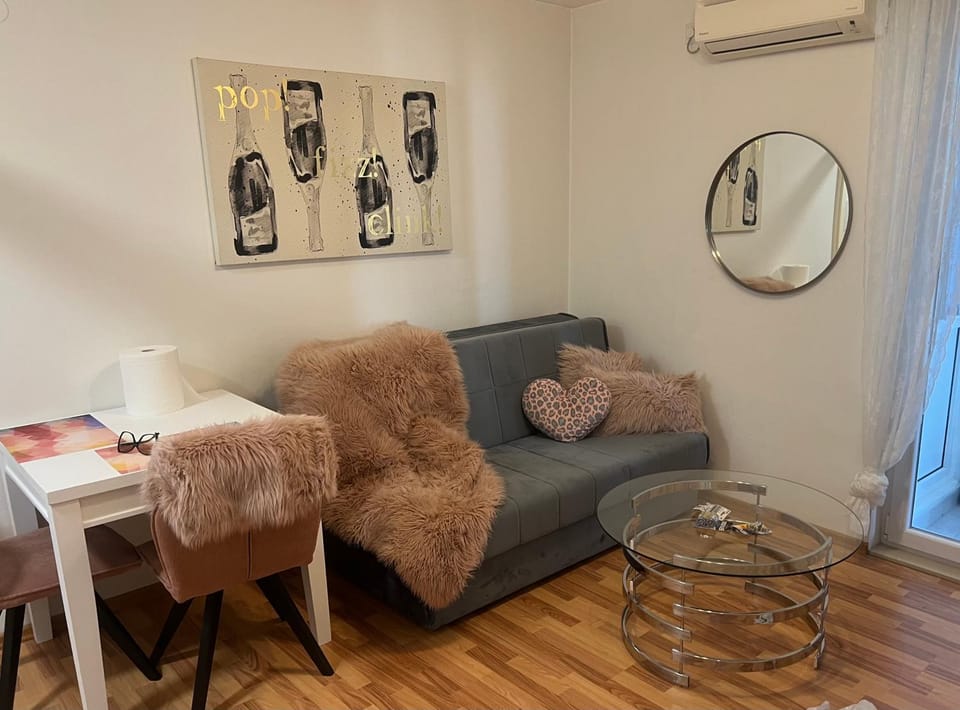 Living room, Seating area, heating, air conditioner