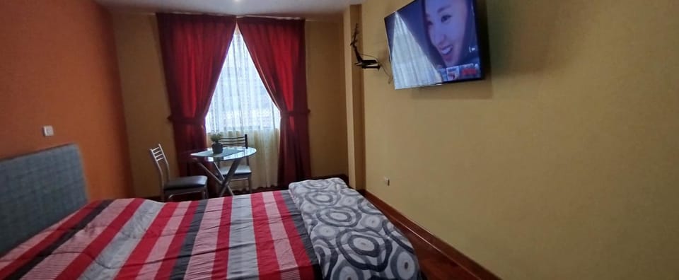 Bed, TV and multimedia, Photo of the whole room, Bedroom