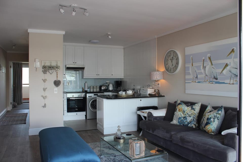 Kitchen or kitchenette, Living room, Seating area