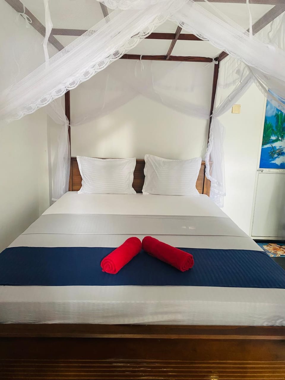 Bed, Photo of the whole room, towels