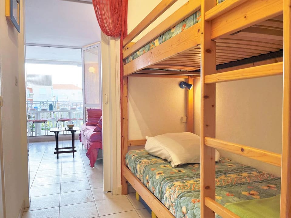 Appartement 6 couchages à 100m plage avec terrasse, parking, lave-linge et piste cyclable proche - FR-1-251-550 Apartment in Le Lavandou