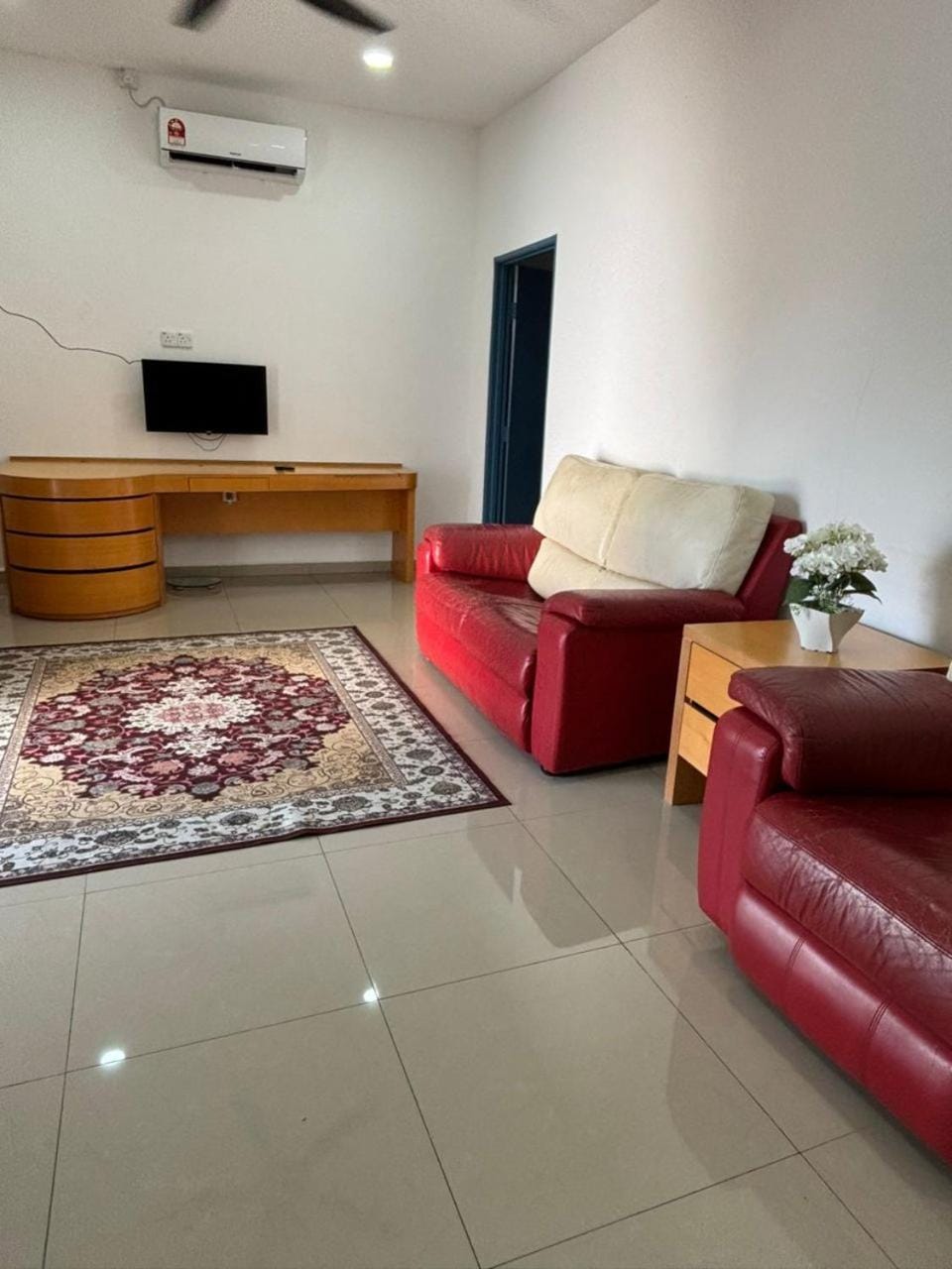 TV and multimedia, Living room, Seating area, air conditioner