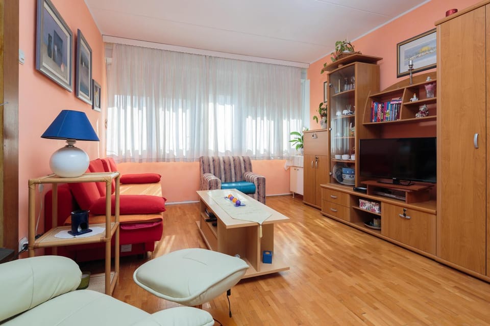 Communal lounge/ TV room, TV and multimedia, Living room, Seating area