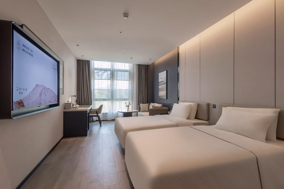 Bed, TV and multimedia, Living room, Photo of the whole room, Seating area, Bedroom