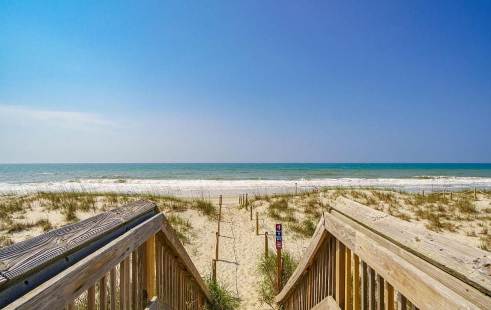Pink Paradise Bed and Breakfast in Emerald Isle