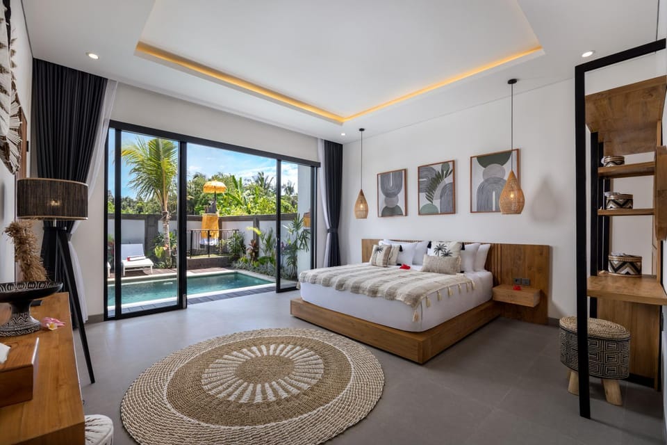 Bed, Photo of the whole room, Bedroom, Pool view, Swimming pool