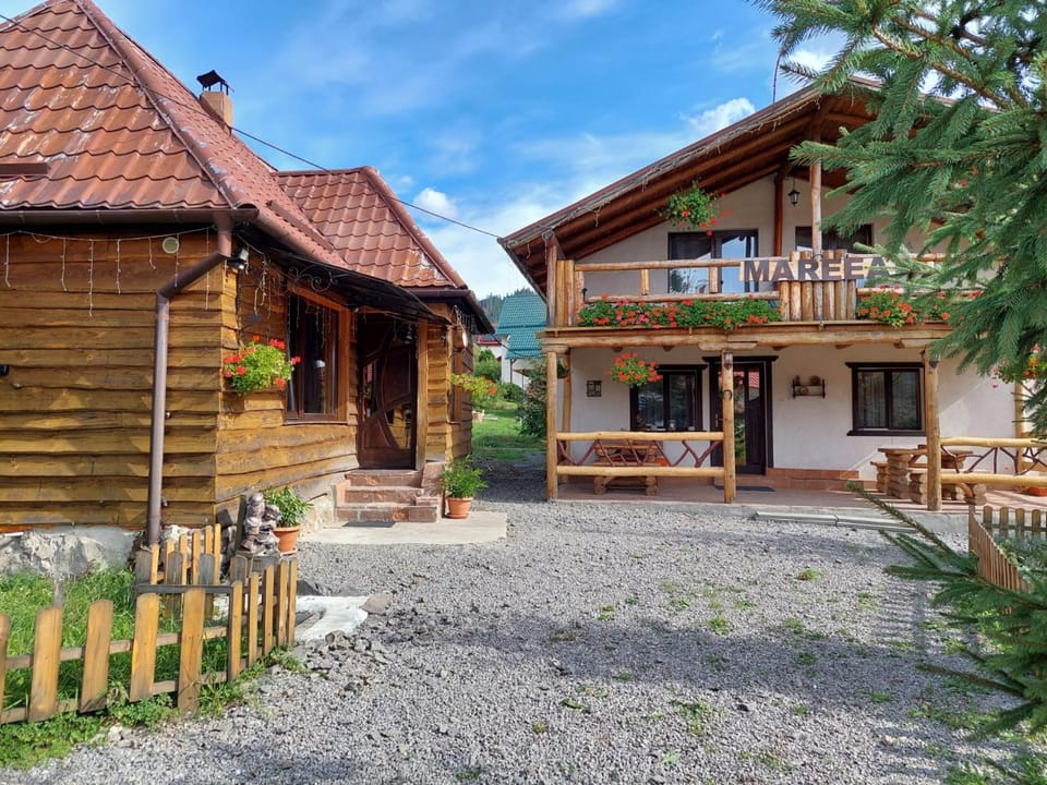 Cabana Mareea -Lunca Bradului Chalet in Romania