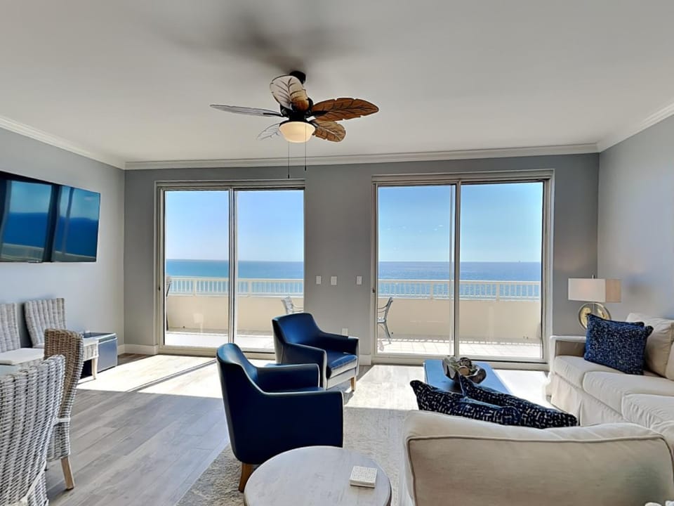 TV and multimedia, Balcony/Terrace, Living room, Seating area, Sea view, furniture