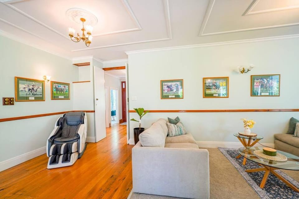 Horse Club Retreat 3 Bedrooms House in Auckland