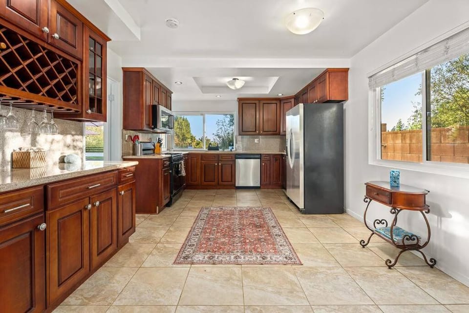 Kitchen or kitchenette, Dining area, dishwasher, oven, stove