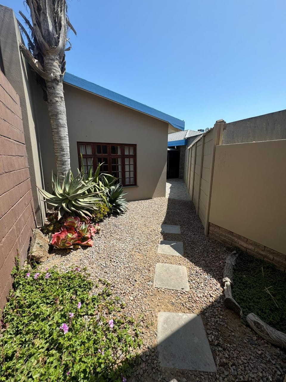 Property building, Quiet street view