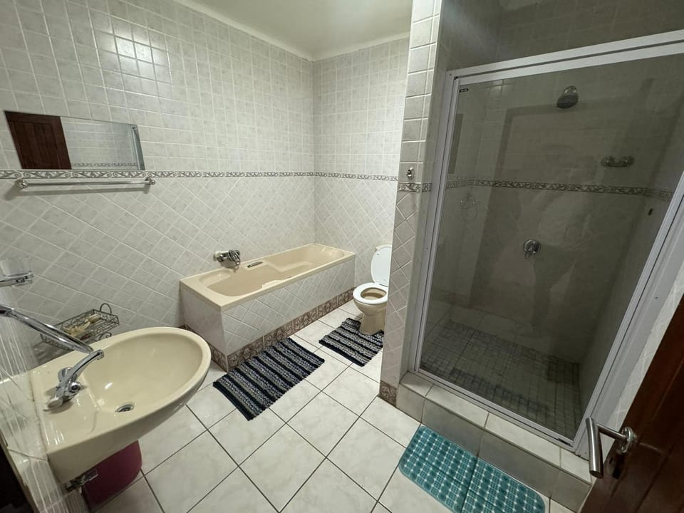 Shower, Toilet, Bathroom, Bath