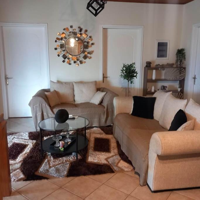 Living room, Seating area