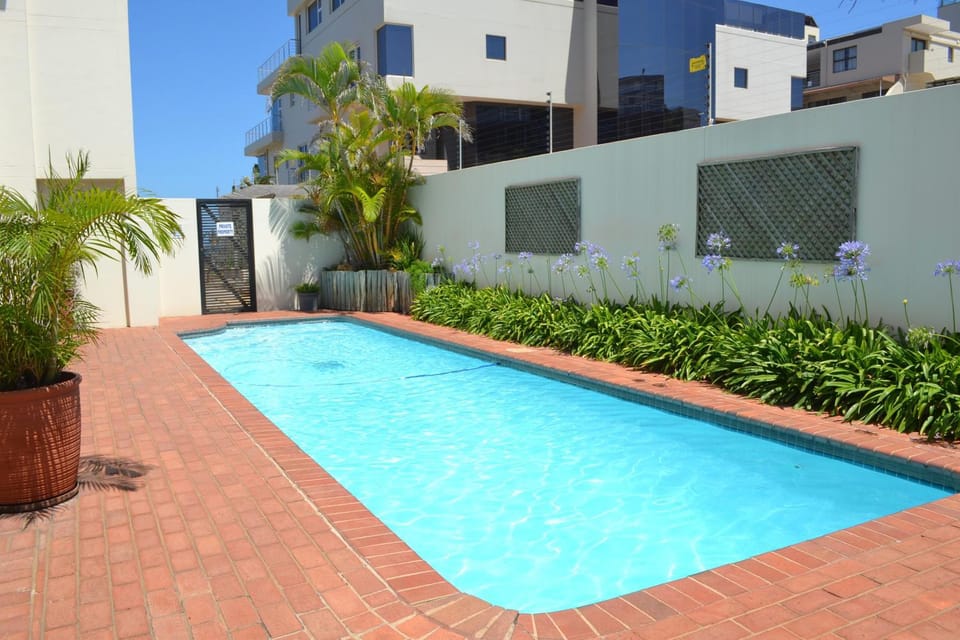 Shower, Property building, Day, Natural landscape, Summer, BBQ facilities, Garden, Seating area, Dining area, Garden view, Pool view, Swimming pool, Sunrise, Sunset, young children, young children, young children, older children, Family, sunbed, towels