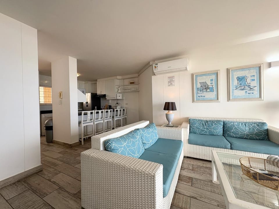 Day, Summer, View (from property/room), View (from property/room), Kitchen or kitchenette, Living room, Lounge or bar, Seating area, Dining area, Sea view, Sea view, Sunrise, Sunset, Family, Family, internet, internet, kitchen, elevator