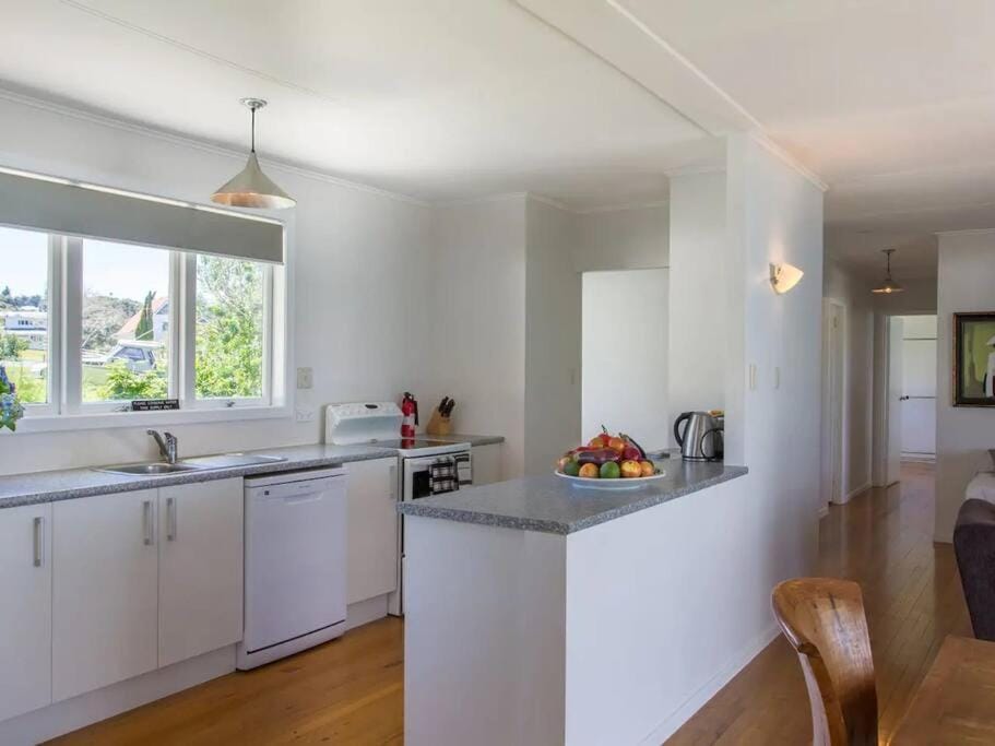 Kitchen or kitchenette, dishwasher