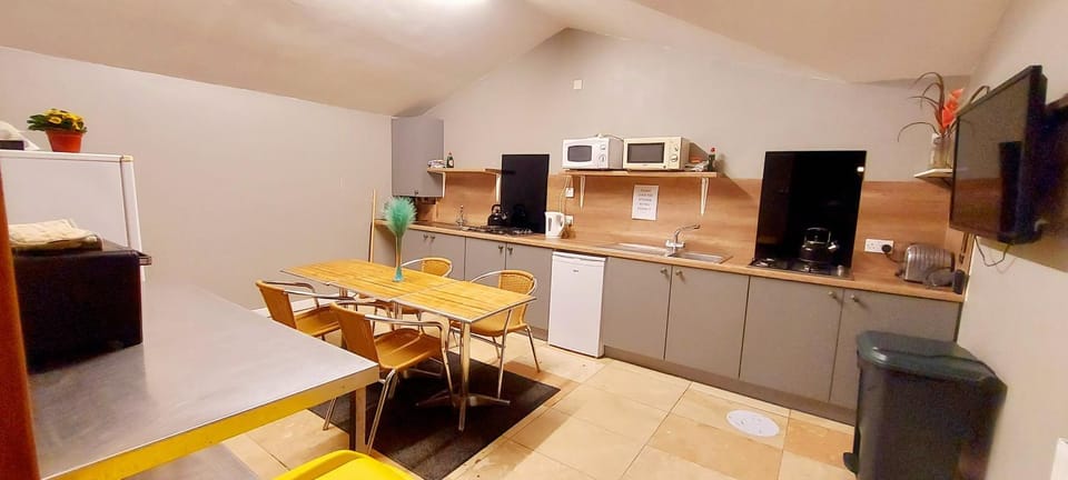 TV and multimedia, Kitchen or kitchenette, Dining area, oven