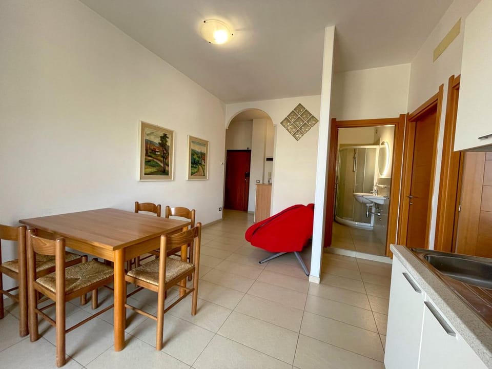 Kitchen or kitchenette, Living room, Seating area, Dining area