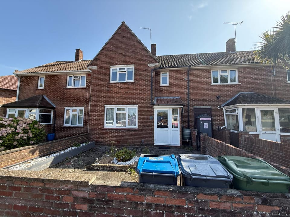 Property building, Day, Neighbourhood, Street view, Location, Parking