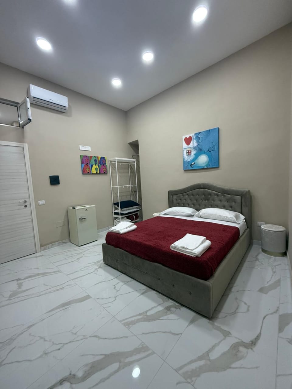 Valentino caracciolo 105 Apartment in Naples