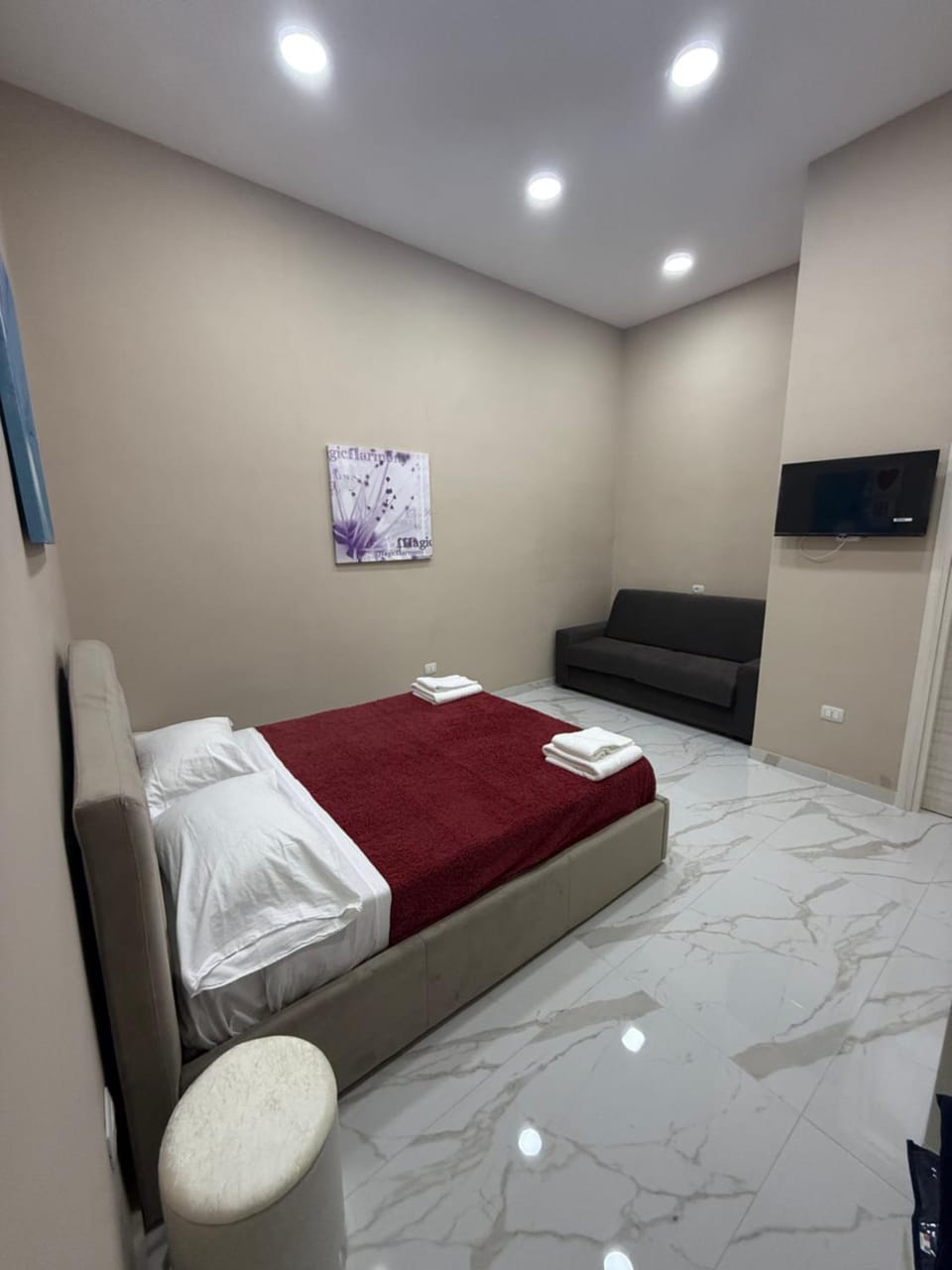 Valentino caracciolo 105 Apartment in Naples