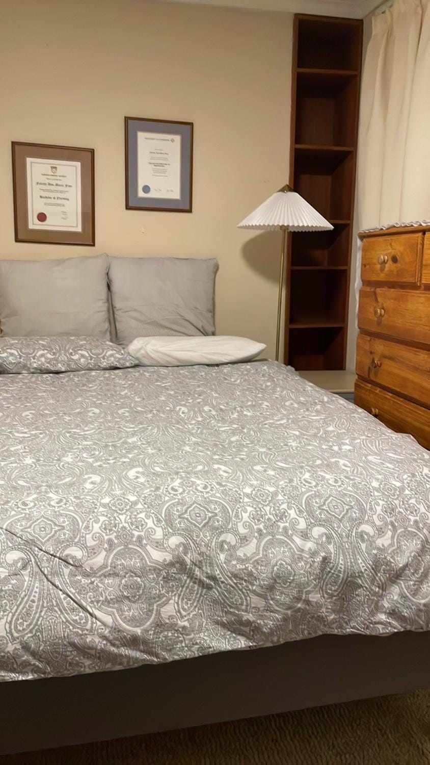 Photo of the whole room, Bedroom