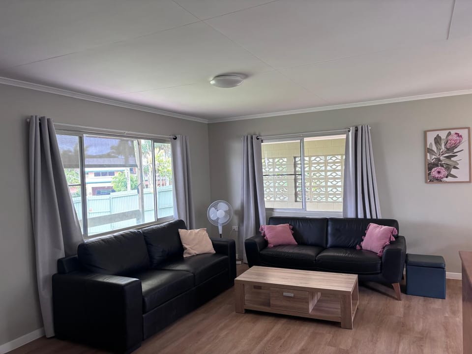 Central, Tidy and Private 3 Bedroom House in Atherton