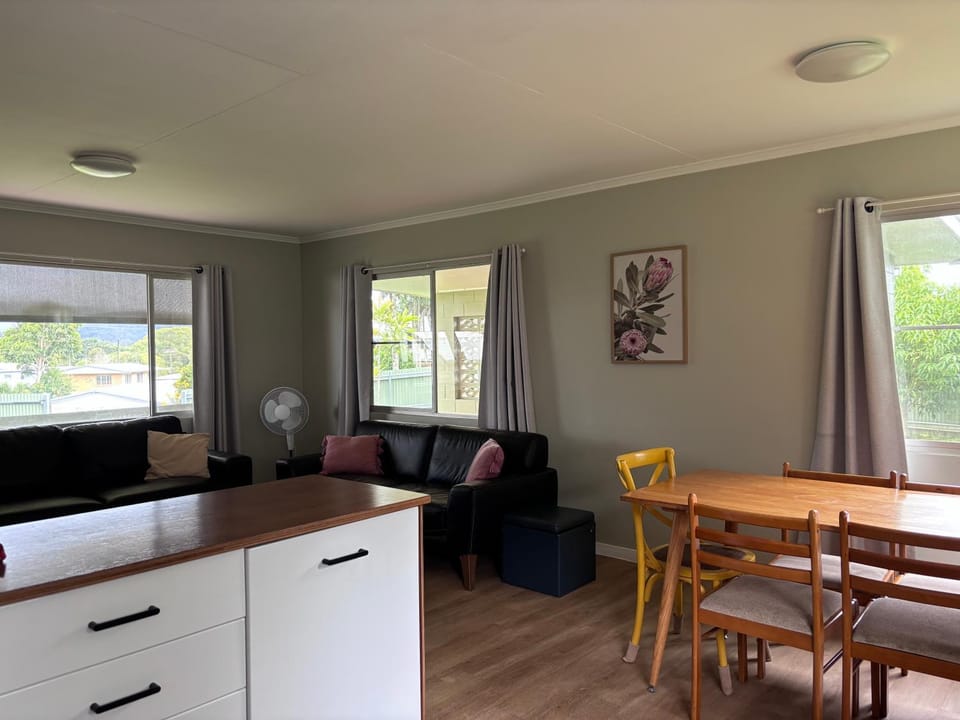 Central, Tidy and Private 3 Bedroom House in Atherton