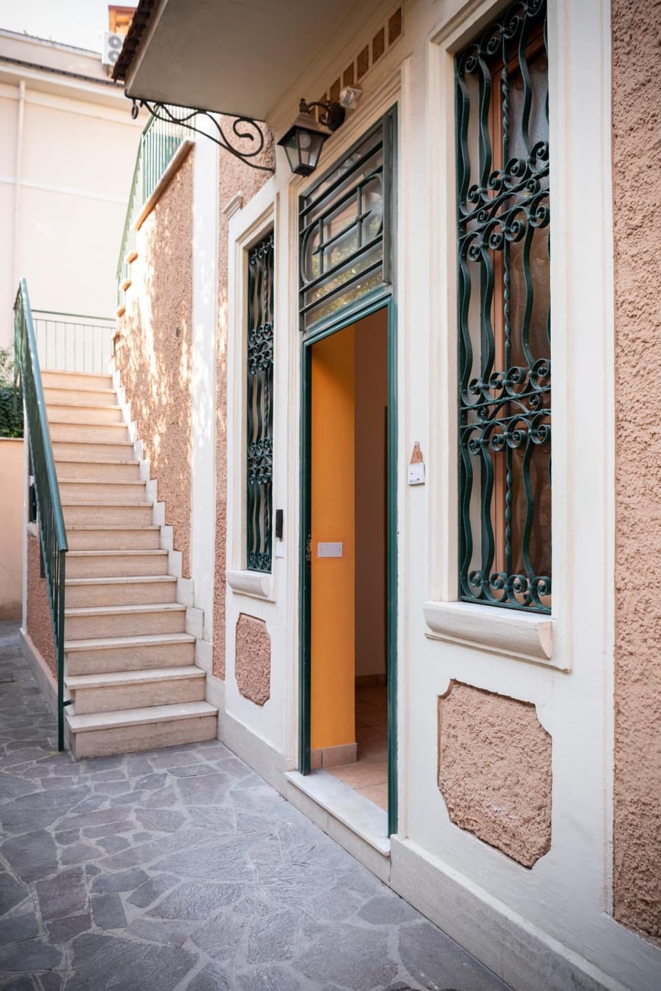 Facade/entrance