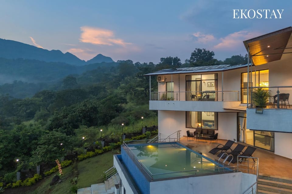 Property building, Patio, Day, Natural landscape, View (from property/room), Balcony/Terrace, Mountain view, Pool view, Swimming pool, sunbed