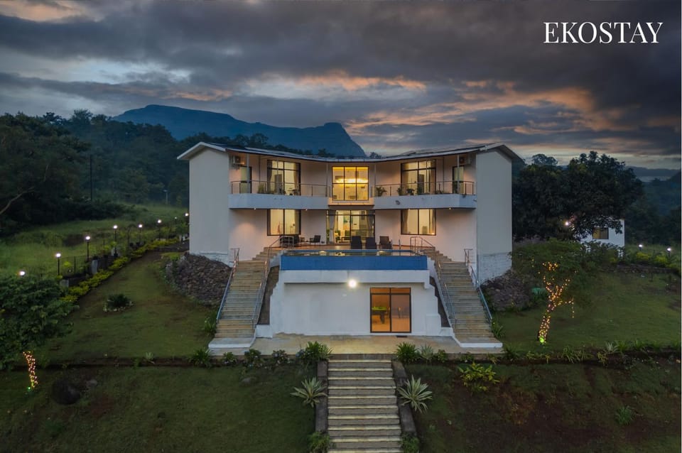 Property building, Day, Natural landscape, Garden, Garden view, Mountain view, Pool view, Swimming pool