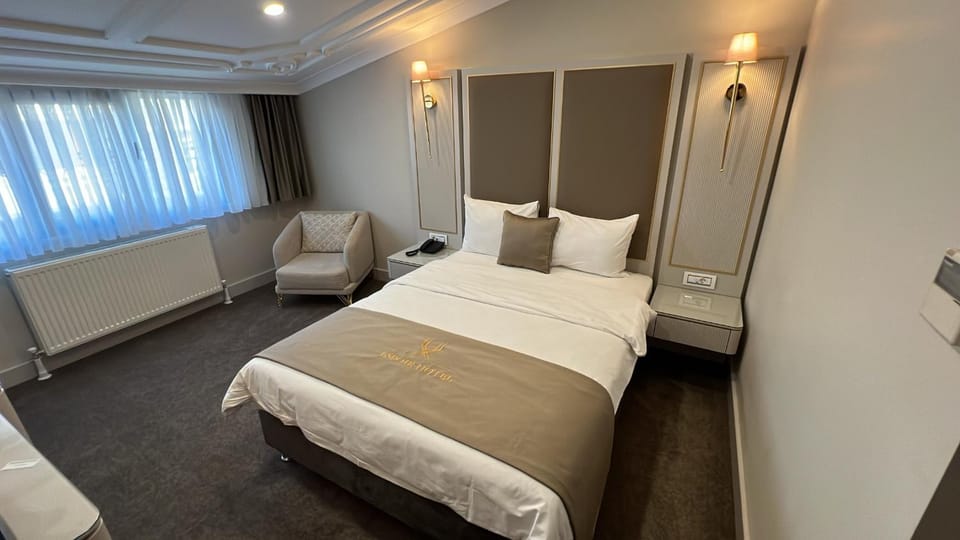 Bed, Living room, Photo of the whole room, Seating area, Bedroom, wardrobe