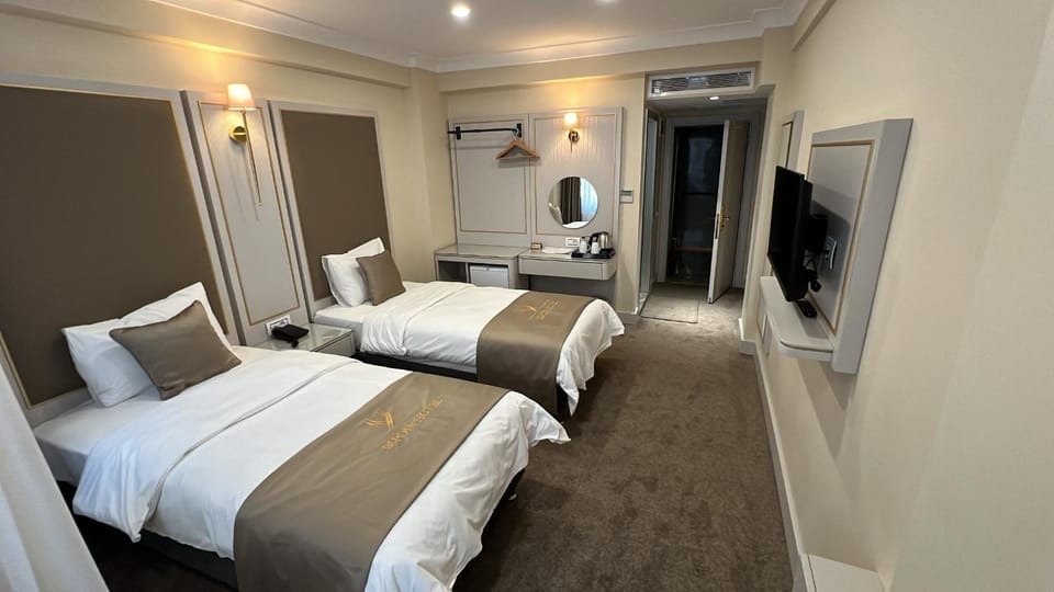 Bed, TV and multimedia, Photo of the whole room, Bedroom, air conditioner