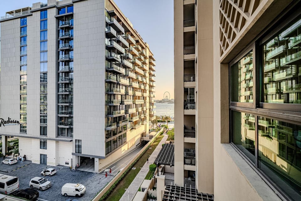 Stylish 2 bedroom apartment with Maid Room I Fairmont South Residence I Palm Jumeirah Apartment in Dubai