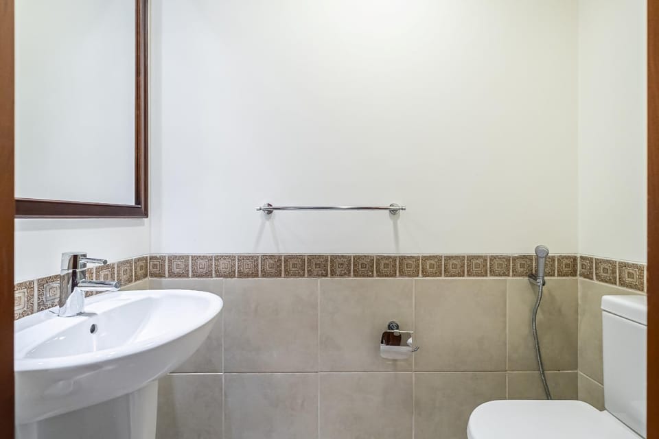 Stylish 2 bedroom apartment with Maid Room I Fairmont South Residence I Palm Jumeirah Apartment in Dubai