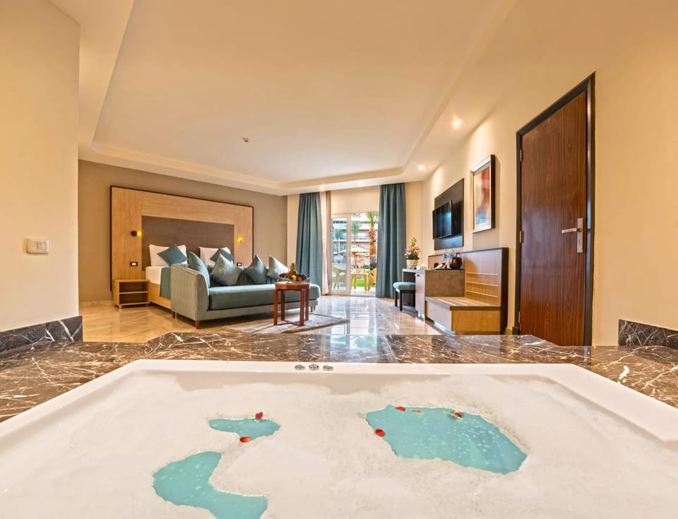Bed, Living room, Spa and wellness centre/facilities, Bedroom