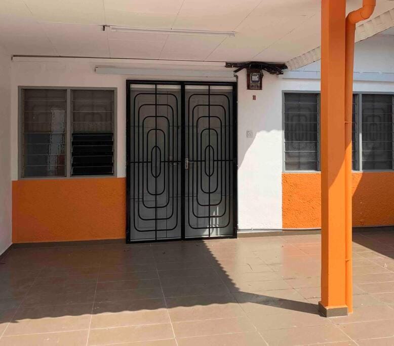 Facade/entrance