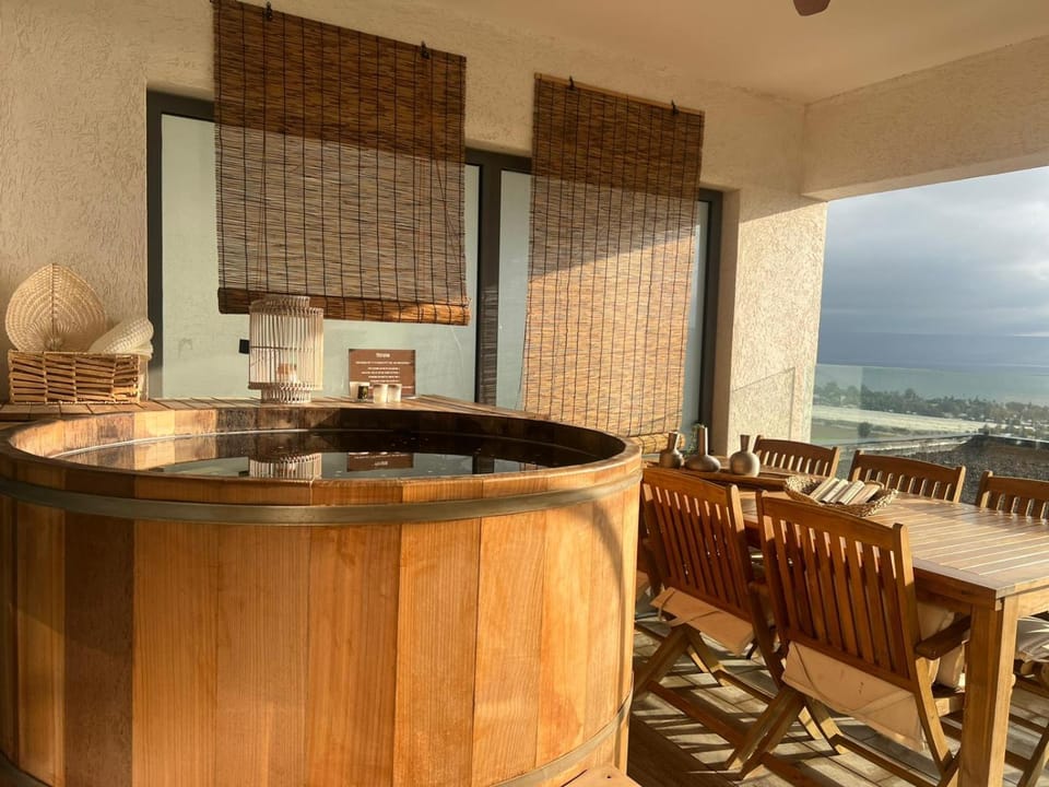Hot Tub, View (from property/room), Balcony/Terrace