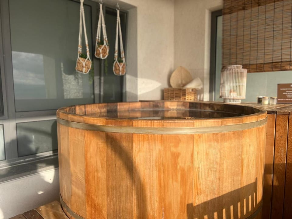 Natural landscape, Hot Tub, Balcony/Terrace