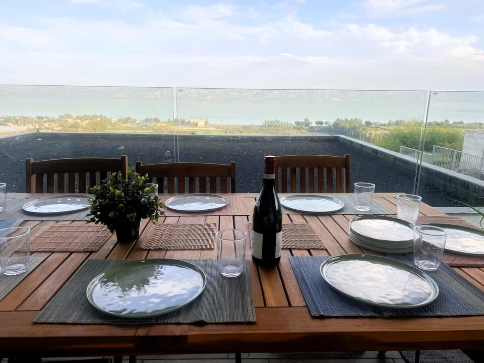 View (from property/room), Balcony/Terrace, Dining area